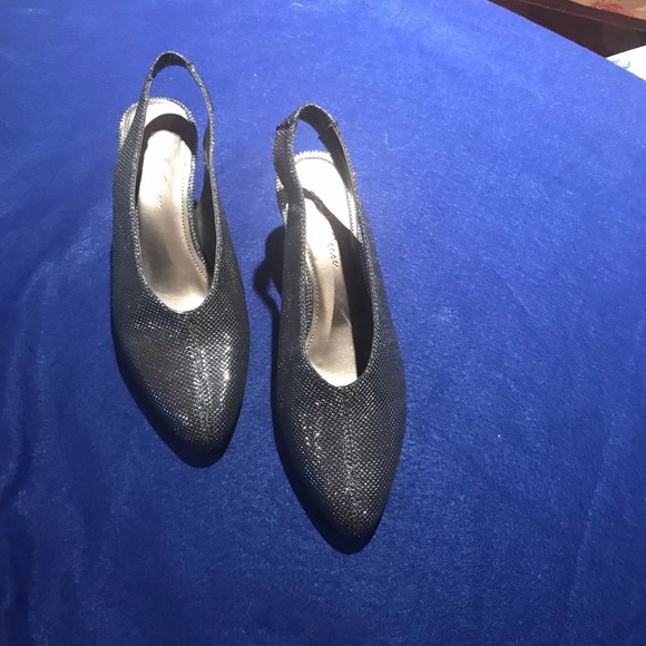 Shoes - Picture 4 of 6